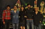 Aditya Roy Kapoor, Shraddha Kapoor, Mohit Suri, Mahesh Bhatt, Bhushan Kumar at Aashiqui concert in Bandra, Mumbai on 24th April 2013 (30).JPG